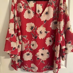 Women’s plus size top. Size 2x. Great condition. Smoke free too.